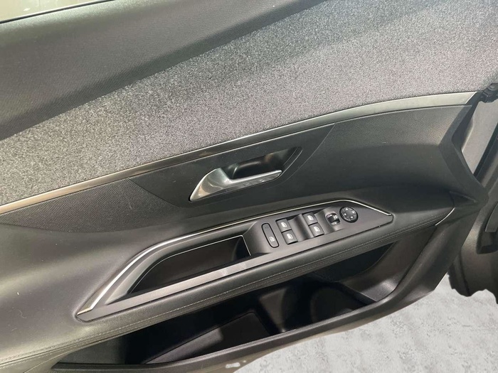 Peugeot 3008 BlueHDI 120 S&S Active EAT6 88 kW (120 CV) Vehículo usado en Sevilla Peugeot 3008 BlueHDI 120 S&S Active EAT6 88 kW (120 CV) Vehículo usado en Sevilla