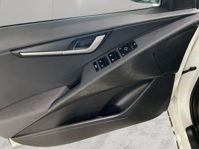 Kia Niro 1.6 GDi HEV Híbrido Drive 104 kW (141 CV) Vehículo usado en Sevilla Kia Niro 1.6 GDi HEV Híbrido Drive 104 kW (141 CV) Vehículo usado en Sevilla