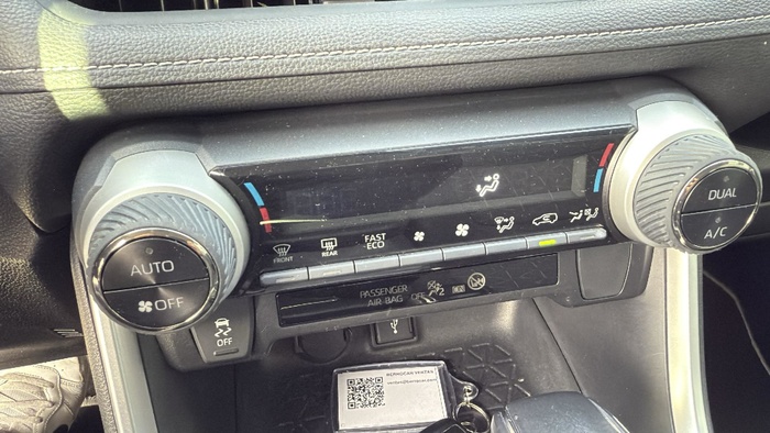 Toyota Rav4 220H Business 160 kW (218 CV) Vehículo usado en Sevilla Toyota Rav4 220H Business 160 kW (218 CV) Vehículo usado en Sevilla