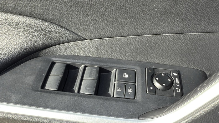 Toyota Rav4 220H Business 160 kW (218 CV) Vehículo usado en Sevilla Toyota Rav4 220H Business 160 kW (218 CV) Vehículo usado en Sevilla