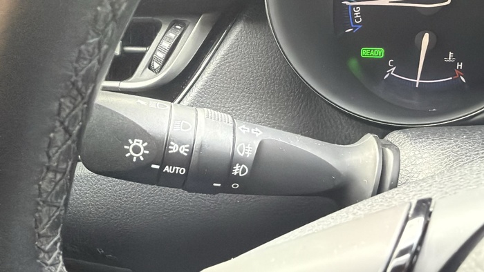 Toyota C-HR 1.8 125H Active 90 kW (122 CV) Vehículo usado en Sevilla Toyota C-HR 1.8 125H Active 90 kW (122 CV) Vehículo usado en Sevilla