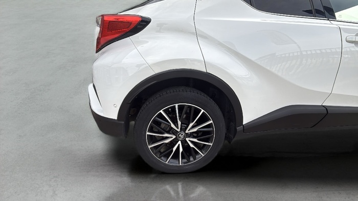 Toyota C-HR 1.8 125H Active 90 kW (122 CV) Vehículo usado en Sevilla Toyota C-HR 1.8 125H Active 90 kW (122 CV) Vehículo usado en Sevilla