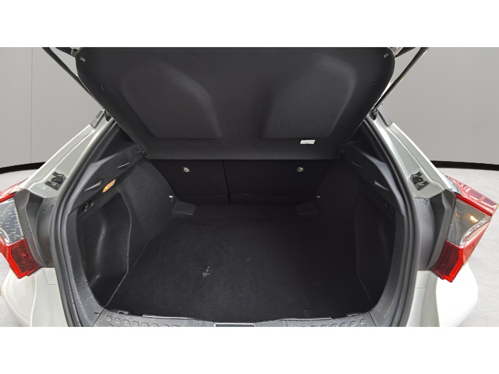 Toyota C-HR 1.8 125H Active 90 kW (122 CV) Vehículo usado en Sevilla Toyota C-HR 1.8 125H Active 90 kW (122 CV) Vehículo usado en Sevilla