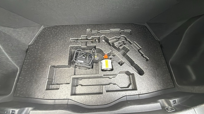 Toyota C-HR 1.8 125H Active 90 kW (122 CV) Vehículo usado en Sevilla Toyota C-HR 1.8 125H Active 90 kW (122 CV) Vehículo usado en Sevilla