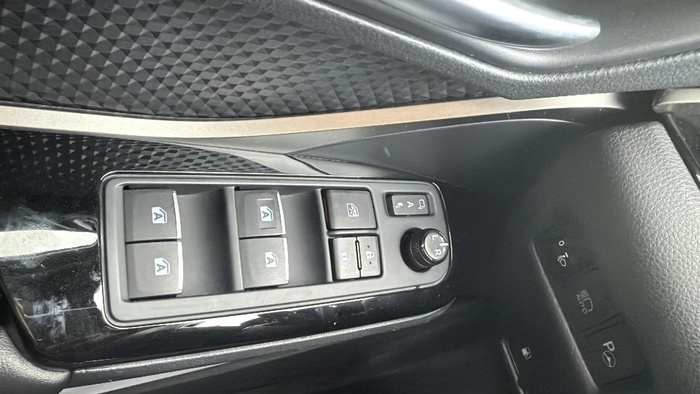 Toyota C-HR 1.8 125H Active 90 kW (122 CV) Vehículo usado en Sevilla Toyota C-HR 1.8 125H Active 90 kW (122 CV) Vehículo usado en Sevilla