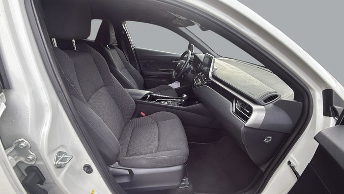 Toyota C-HR 1.8 125H Active 90 kW (122 CV) Vehículo usado en Sevilla Toyota C-HR 1.8 125H Active 90 kW (122 CV) Vehículo usado en Sevilla