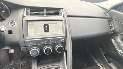 Jaguar E-PACE 2.0D 110 kW (150 CV) 10 Jaguar E-PACE 2.0D 110 kW (150 CV) 10