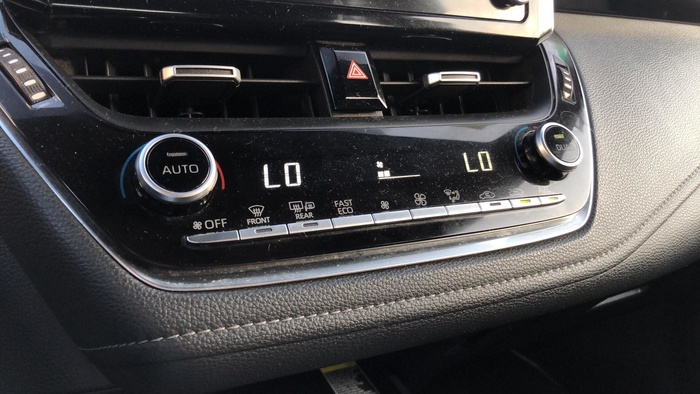 Toyota Corolla 125H Business E-CVT 90 kW (122 CV) Vehículo usado en Sevilla Toyota Corolla 125H Business E-CVT 90 kW (122 CV) Vehículo usado en Sevilla