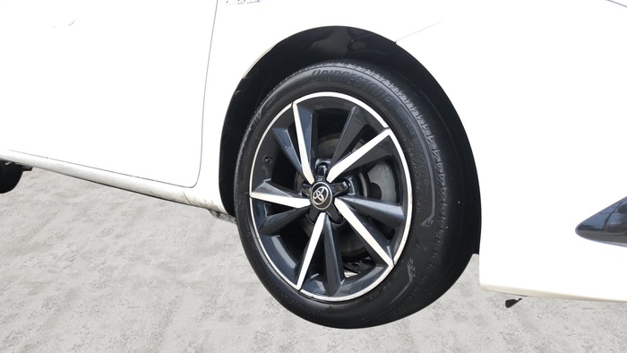 Toyota Auris 140H Hybrid Business 100 kW (136 CV) Vehículo usado en Sevilla Toyota Auris 140H Hybrid Business 100 kW (136 CV) Vehículo usado en Sevilla