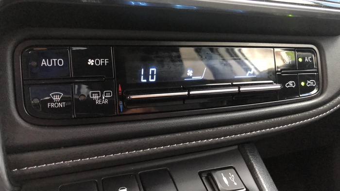 Toyota Auris 140H Hybrid Business 100 kW (136 CV) Vehículo usado en Sevilla Toyota Auris 140H Hybrid Business 100 kW (136 CV) Vehículo usado en Sevilla