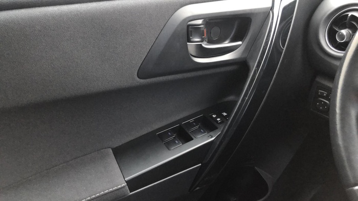 Toyota Auris 140H Hybrid Business 100 kW (136 CV) Vehículo usado en Sevilla Toyota Auris 140H Hybrid Business 100 kW (136 CV) Vehículo usado en Sevilla