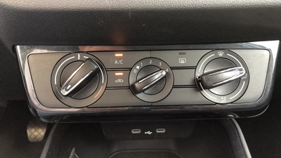 Skoda Fabia 1.0 MPI Ambition 59 kW (80 CV) 19 Skoda Fabia 1.0 MPI Ambition 59 kW (80 CV) 19