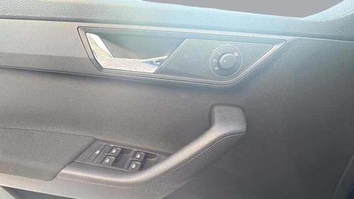 Skoda Fabia 1.0 TSI Ambition Plus 70 kW (95 CV) Vehículo usado en Sevilla Skoda Fabia 1.0 TSI Ambition Plus 70 kW (95 CV) Vehículo usado en Sevilla