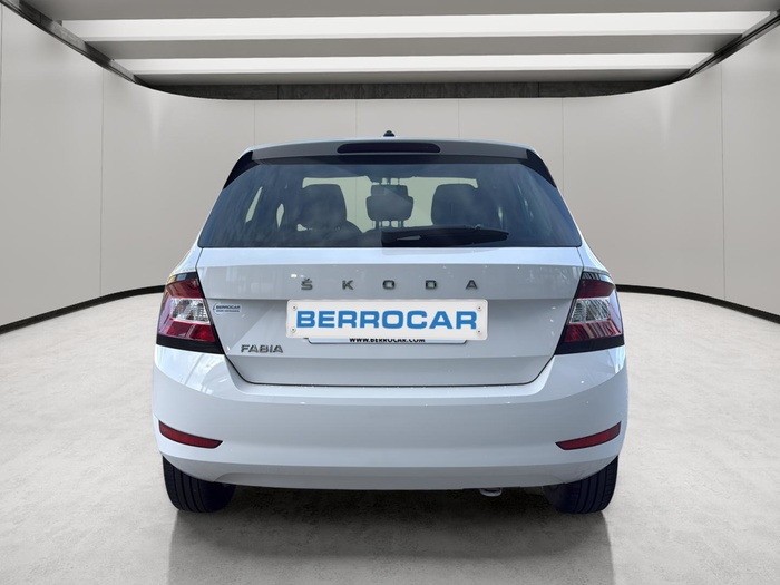 Skoda Fabia 1.0 TSI Ambition Plus 81 kW (110 CV) Vehículo usado en Sevilla Skoda Fabia 1.0 TSI Ambition Plus 81 kW (110 CV) Vehículo usado en Sevilla