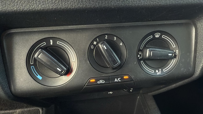 Skoda Fabia 1.0 TSI Ambition Plus 81 kW (110 CV) Vehículo usado en Sevilla Skoda Fabia 1.0 TSI Ambition Plus 81 kW (110 CV) Vehículo usado en Sevilla