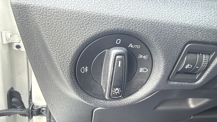 Skoda Kamiq 1.0 TSI Ambition DSG 81 kW (110 CV) Vehículo usado en Sevilla Skoda Kamiq 1.0 TSI Ambition DSG 81 kW (110 CV) Vehículo usado en Sevilla