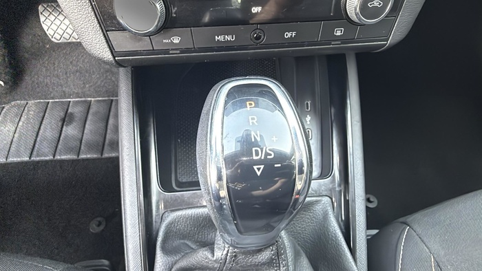 Skoda Kamiq 1.0 TSI Ambition DSG 81 kW (110 CV) Vehículo usado en Sevilla Skoda Kamiq 1.0 TSI Ambition DSG 81 kW (110 CV) Vehículo usado en Sevilla