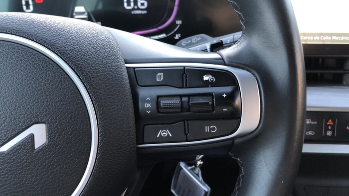 Kia Sportage 1.6 T-GDi Drive 4x2 118 kW (160 CV) Vehículo usado en Sevilla Kia Sportage 1.6 T-GDi Drive 4x2 118 kW (160 CV) Vehículo usado en Sevilla