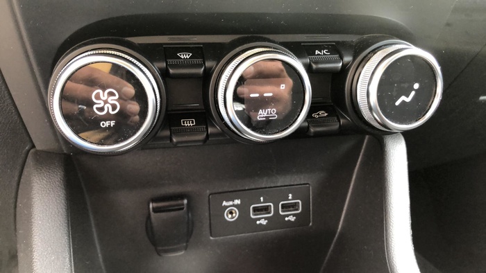 Renault Clio Equilibre Blue dCi 74 kW (100 CV) Vehículo usado en Sevilla Renault Clio Equilibre Blue dCi 74 kW (100 CV) Vehículo usado en Sevilla