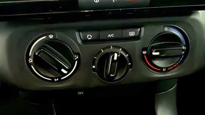 Citroen C3 BlueHDi 100 S&S Live Pack 75 KW (100 CV) Vehículo usado en Sevilla Citroen C3 BlueHDi 100 S&S Live Pack 75 KW (100 CV) Vehículo usado en Sevilla