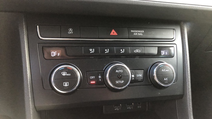 SEAT León 1.6 TDI S&S Style 85 kW (115 CV) Vehículo usado en Sevilla SEAT León 1.6 TDI S&S Style 85 kW (115 CV) Vehículo usado en Sevilla