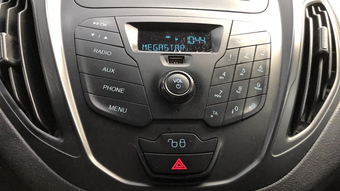 Ford Transit Courier Furgon 1.5 TDCI Ambiente 56 kW (75 CV) Vehículo usado en Sevilla Ford Transit Courier Furgon 1.5 TDCI Ambiente 56 kW (75 CV) Vehículo usado en Sevilla