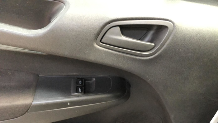 Ford Transit Courier Furgon 1.5 TDCI Ambiente 56 kW (75 CV) Vehículo usado en Sevilla Ford Transit Courier Furgon 1.5 TDCI Ambiente 56 kW (75 CV) Vehículo usado en Sevilla