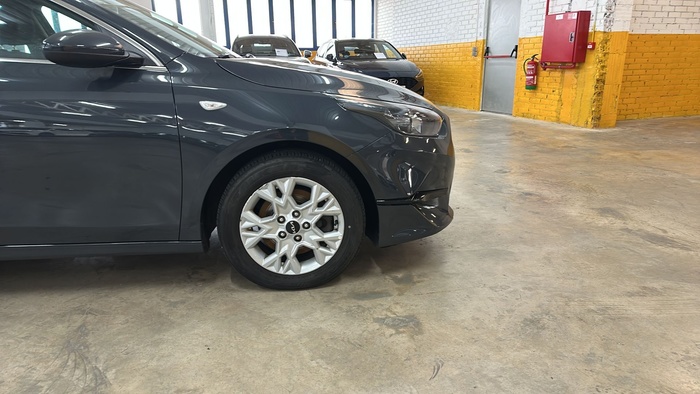Kia Ceed 1.6 MHEV iMT Drive 100 kW (136 CV) Vehículo usado en Madrid Kia Ceed 1.6 MHEV iMT Drive 100 kW (136 CV) Vehículo usado en Madrid