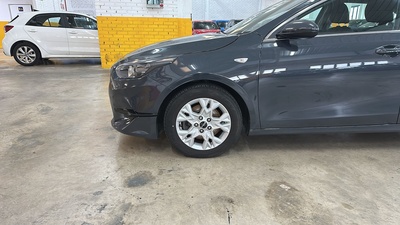 Kia Ceed 1.6 MHEV iMT Drive 100 kW (136 CV) 9 Kia Ceed 1.6 MHEV iMT Drive 100 kW (136 CV) 9