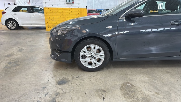 Kia Ceed 1.6 MHEV iMT Drive 100 kW (136 CV) Vehículo usado en Madrid Kia Ceed 1.6 MHEV iMT Drive 100 kW (136 CV) Vehículo usado en Madrid