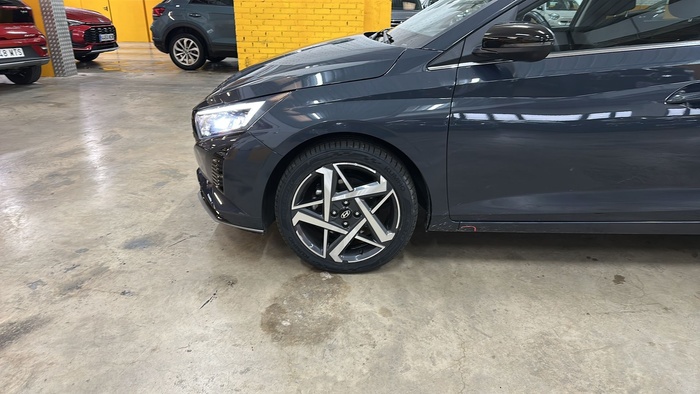 Hyundai i20 1.0 TGDI 48V Tecno 74 kW (100 CV) Vehículo usado en Madrid Hyundai i20 1.0 TGDI 48V Tecno 74 kW (100 CV) Vehículo usado en Madrid