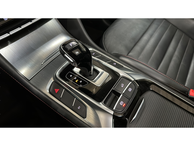 MG eHS 1.5 T-GDI PHEV Luxury 190 kW (258 CV) 26 MG eHS 1.5 T-GDI PHEV Luxury 190 kW (258 CV) 26