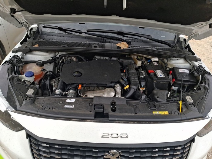 Peugeot 208 BlueHDi 100 Active 75 kW (100 CV) Vehículo usado en Madrid Peugeot 208 BlueHDi 100 Active 75 kW (100 CV) Vehículo usado en Madrid