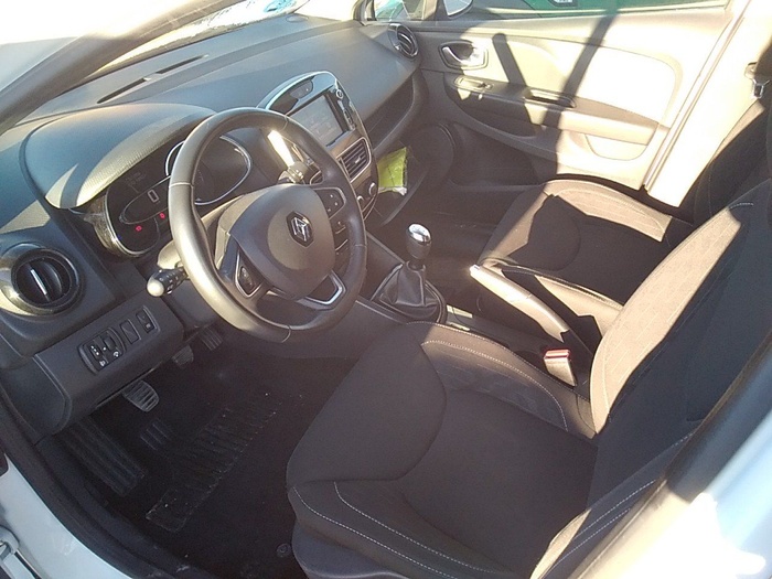 Renault Clio Limited dCi 55 kW (75 CV) Vehículo usado en Madrid Renault Clio Limited dCi 55 kW (75 CV) Vehículo usado en Madrid