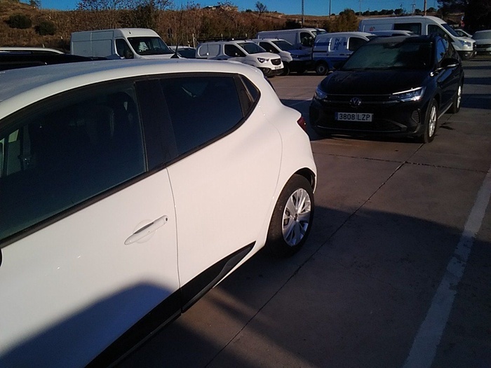 Renault Clio Limited dCi 55 kW (75 CV) Vehículo usado en Madrid Renault Clio Limited dCi 55 kW (75 CV) Vehículo usado en Madrid