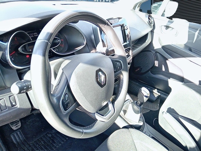 Renault Clio Limited dCi 55 kW (75 CV) Vehículo usado en Madrid Renault Clio Limited dCi 55 kW (75 CV) Vehículo usado en Madrid