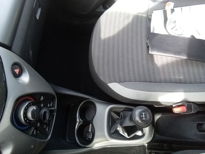 Toyota Aygo 1.0 70 x-play 53 kW (72 CV) 13 Toyota Aygo 1.0 70 x-play 53 kW (72 CV) 13