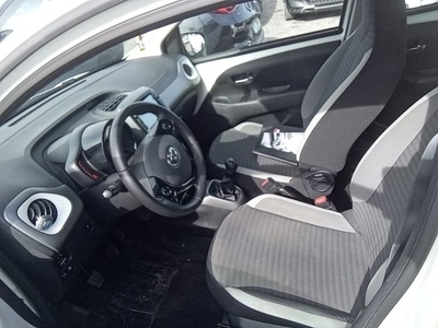 Toyota Aygo 1.0 70 x-play 53 kW (72 CV) 10 Toyota Aygo 1.0 70 x-play 53 kW (72 CV) 10