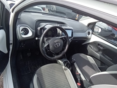 Toyota Aygo 1.0 70 x-play 53 kW (72 CV) 7 Toyota Aygo 1.0 70 x-play 53 kW (72 CV) 7