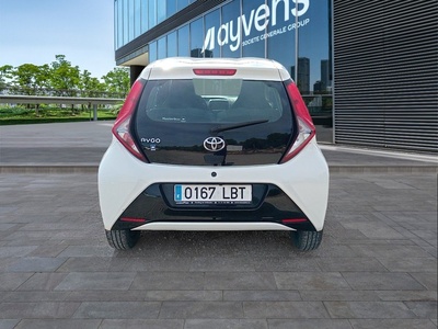 Toyota Aygo 1.0 70 x-play 53 kW (72 CV) 5 Toyota Aygo 1.0 70 x-play 53 kW (72 CV) 5