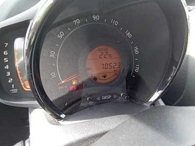 Toyota Aygo 1.0 70 x-play 53 kW (72 CV) 8 Toyota Aygo 1.0 70 x-play 53 kW (72 CV) 8