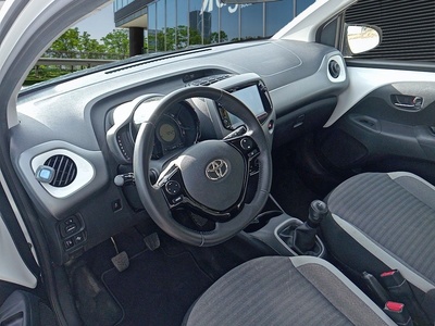 Toyota Aygo 1.0 70 x-play 53 kW (72 CV) 7 Toyota Aygo 1.0 70 x-play 53 kW (72 CV) 7