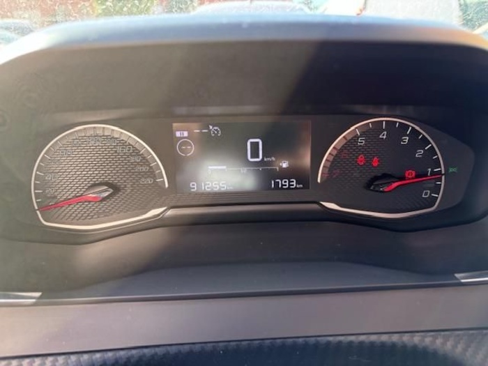 Peugeot 2008 BlueHDi 110 S&S Active 81 kW (110 CV) Vehículo usado en Madrid Peugeot 2008 BlueHDi 110 S&S Active 81 kW (110 CV) Vehículo usado en Madrid