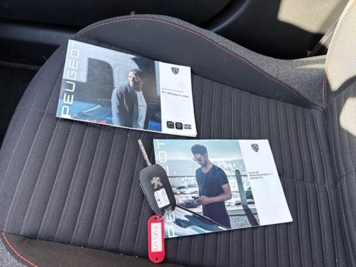 Peugeot 2008 BlueHDi 110 S&S Active 81 kW (110 CV) Vehículo usado en Madrid Peugeot 2008 BlueHDi 110 S&S Active 81 kW (110 CV) Vehículo usado en Madrid