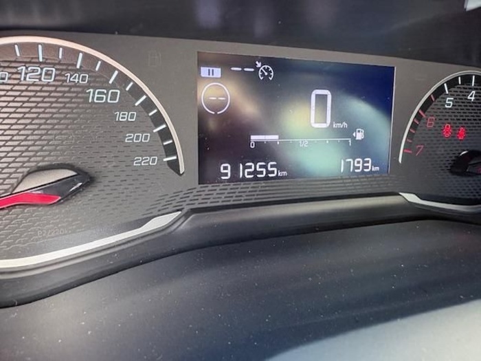 Peugeot 2008 BlueHDi 110 S&S Active 81 kW (110 CV) Vehículo usado en Madrid Peugeot 2008 BlueHDi 110 S&S Active 81 kW (110 CV) Vehículo usado en Madrid