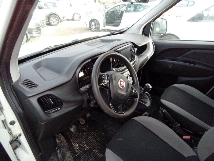 Fiat Dobló Combi 1.6 Multijet N1 SX 77 kW (105 CV) Vehículo usado en Madrid Fiat Dobló Combi 1.6 Multijet N1 SX 77 kW (105 CV) Vehículo usado en Madrid