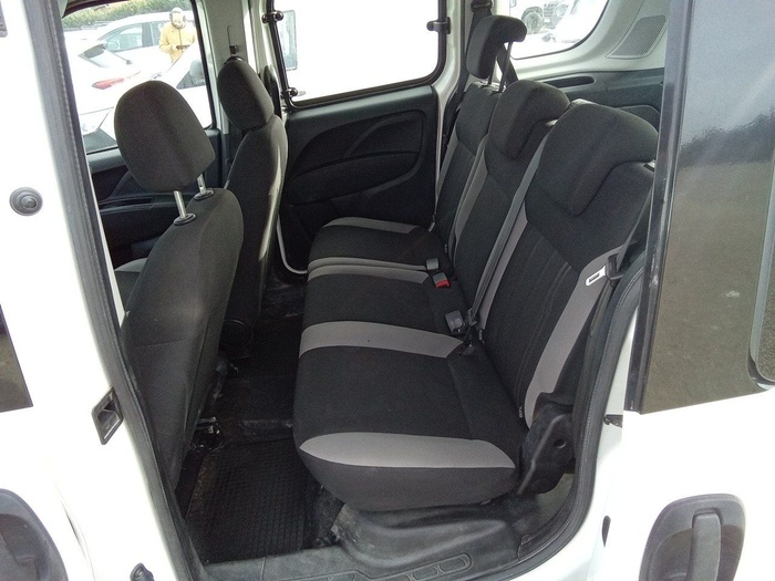 Fiat Dobló Combi 1.6 Multijet N1 SX 77 kW (105 CV) Vehículo usado en Madrid Fiat Dobló Combi 1.6 Multijet N1 SX 77 kW (105 CV) Vehículo usado en Madrid