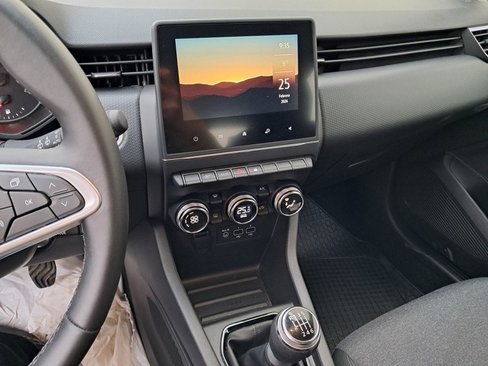 Renault Clio Equilibre Blue dCi 74 kW (100 CV) Vehículo usado en Madrid Renault Clio Equilibre Blue dCi 74 kW (100 CV) Vehículo usado en Madrid