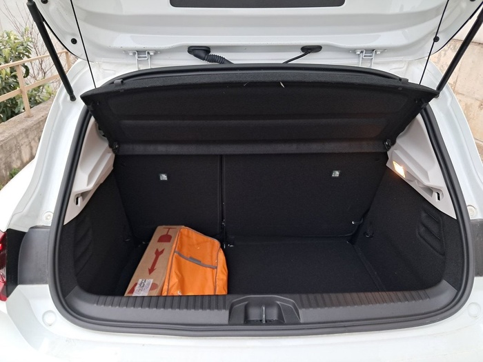 Renault Clio Equilibre Blue dCi 74 kW (100 CV) Vehículo usado en Madrid Renault Clio Equilibre Blue dCi 74 kW (100 CV) Vehículo usado en Madrid