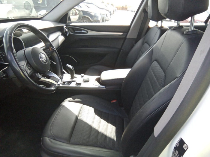 Alfa Romeo Stelvio 2.2 Diesel Sprint RWD 140 kW (190 CV) Vehículo usado en Madrid Alfa Romeo Stelvio 2.2 Diesel Sprint RWD 140 kW (190 CV) Vehículo usado en Madrid